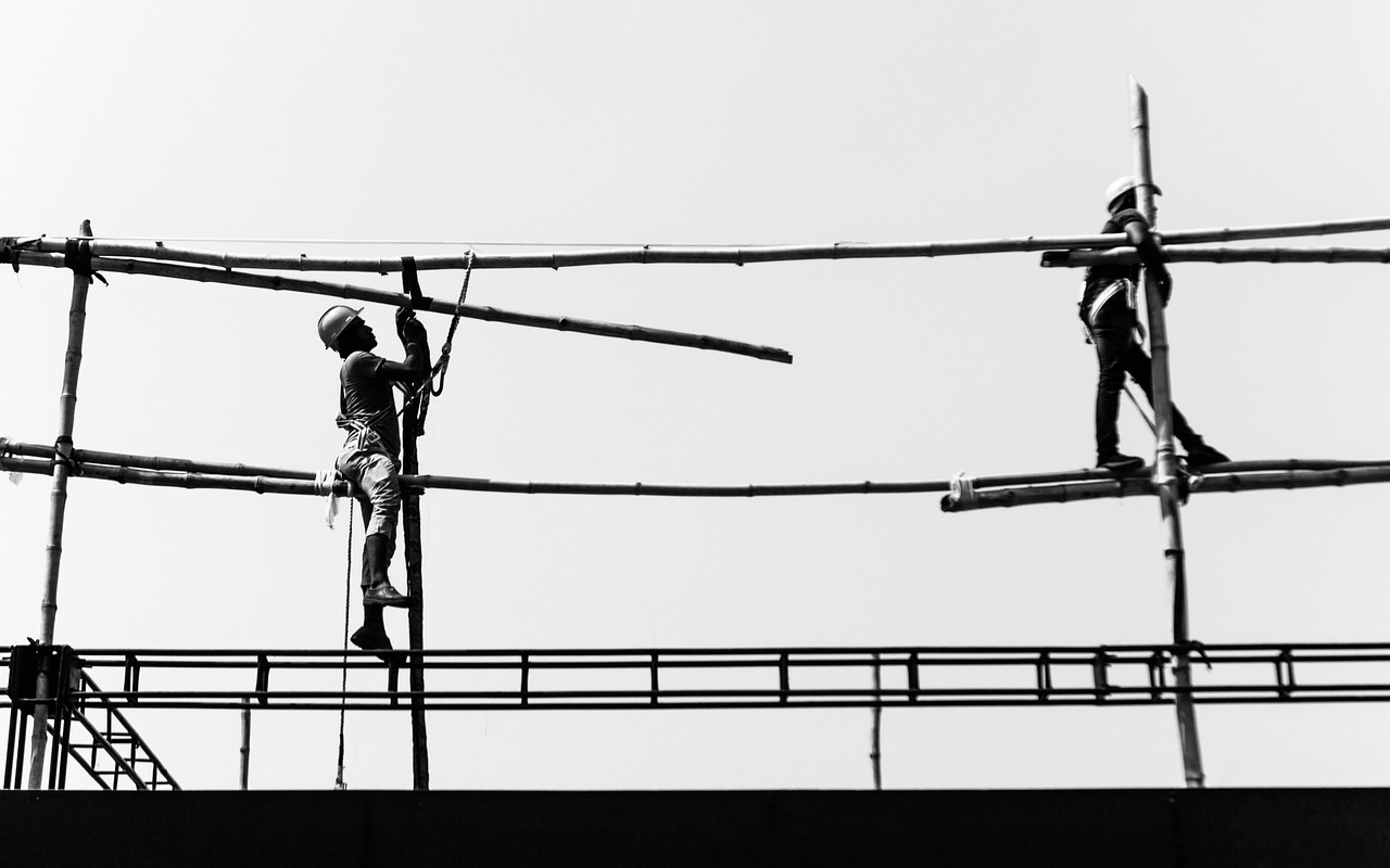 Misjudging Safety? The Impact of Human Behavior